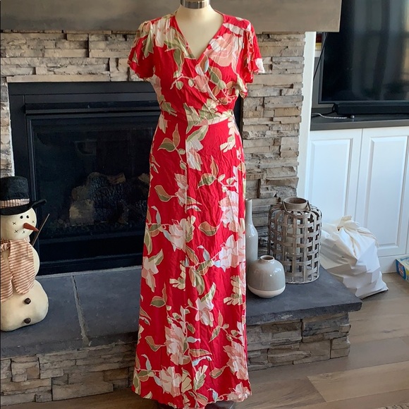 Lulu's Dresses & Skirts - Lulu’s floral flutter sleeve wrap maxi dress NWT